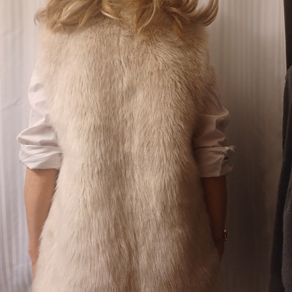 Club Monaco Fur Vest in pale pink. - Picture 2 of 6